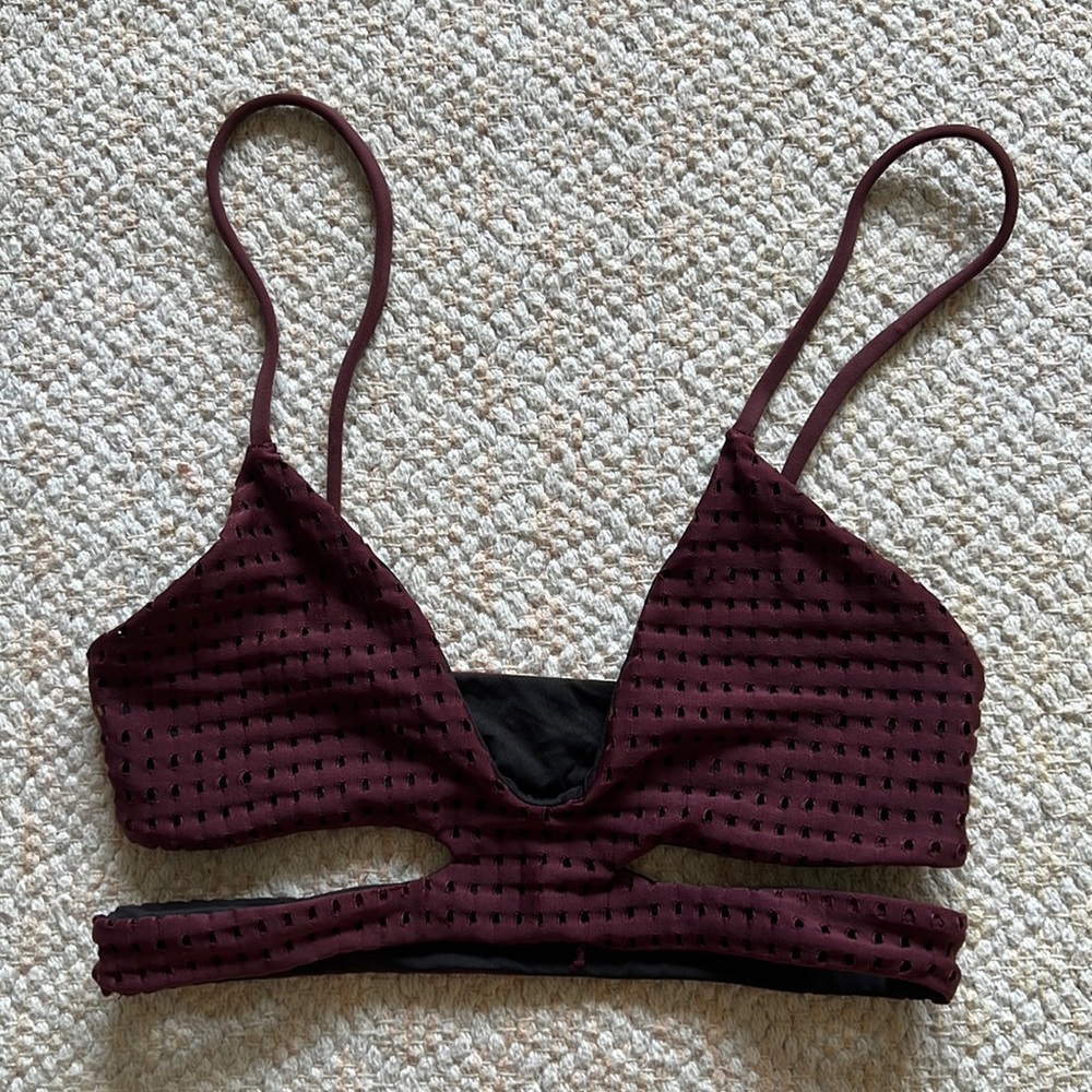 Acacia top in wine mesh size xs